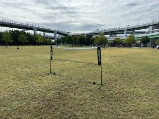 風がなければ公園でバドミントンもできそう